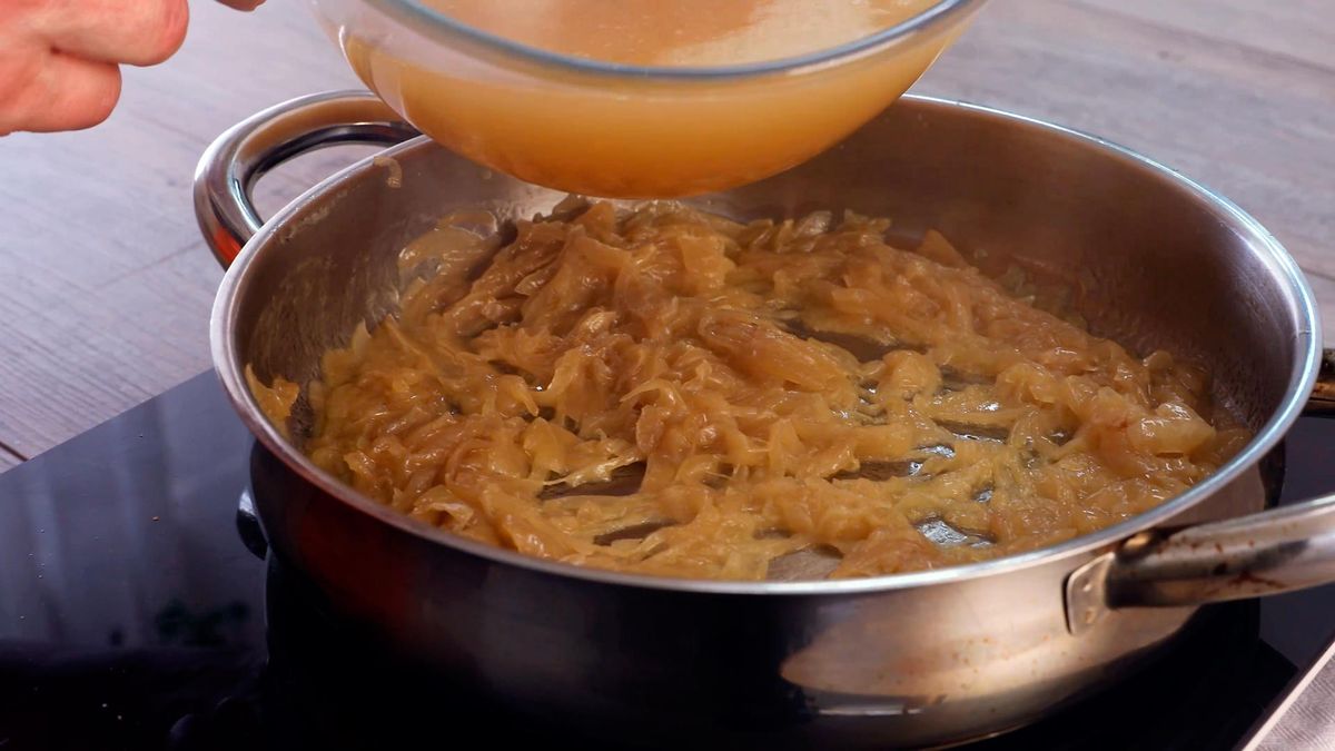 Receta tradicional de sopa de cebolla   paso 4