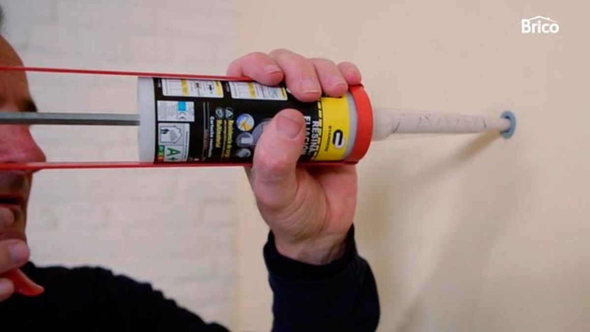 Cómo colocar un taco químico paso 5