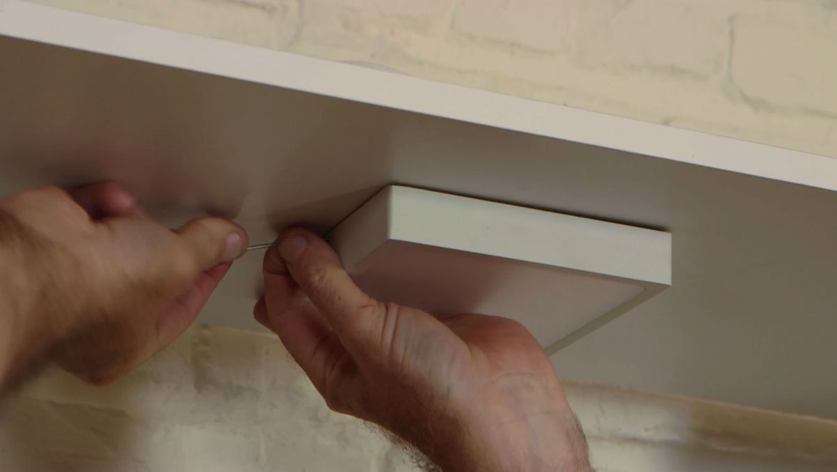 Cómo hacer un escritorio con estanterías paso 5