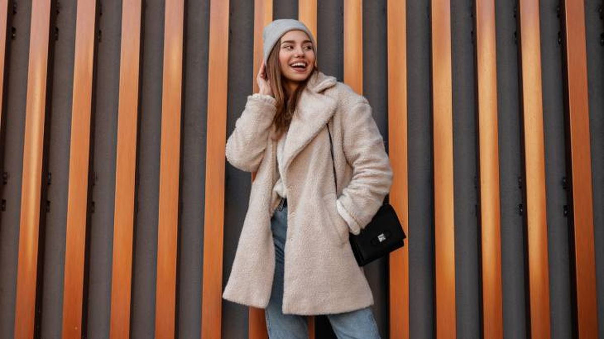 como elegir un abrigo que estilice tejido