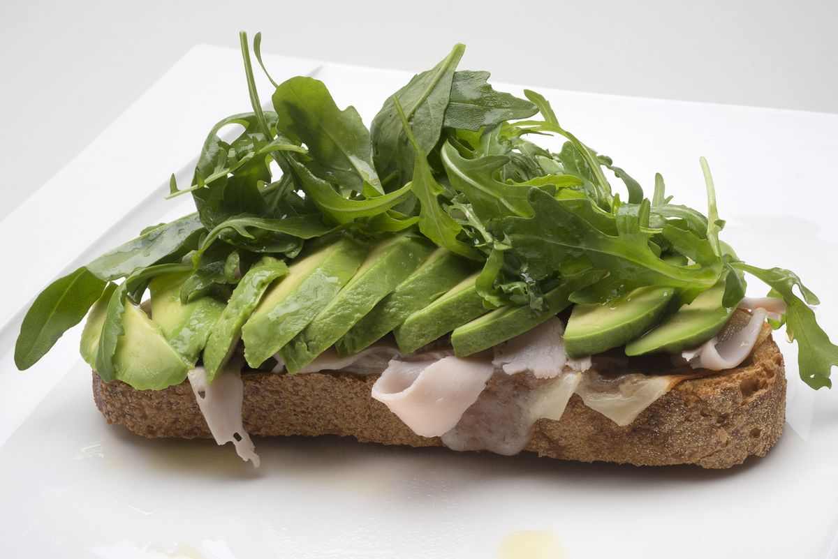 5869 1 Tostas de pavo, aguacate y queso de cabra (1254) editorial xl