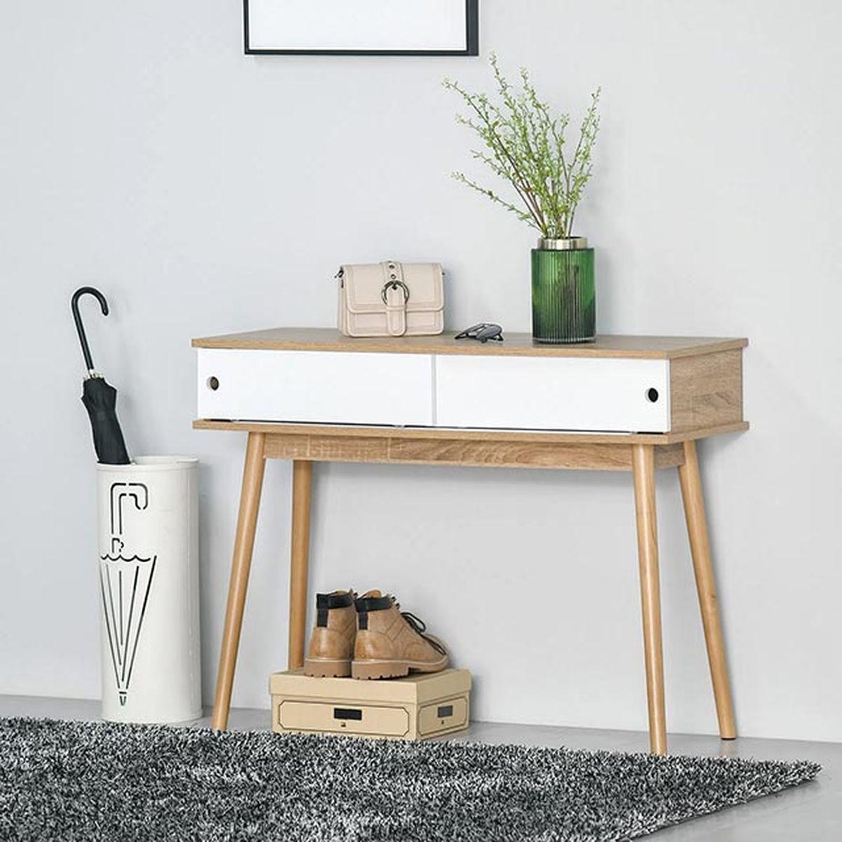 Descubre los muebles esenciales para decorar la entrada de la casa 5