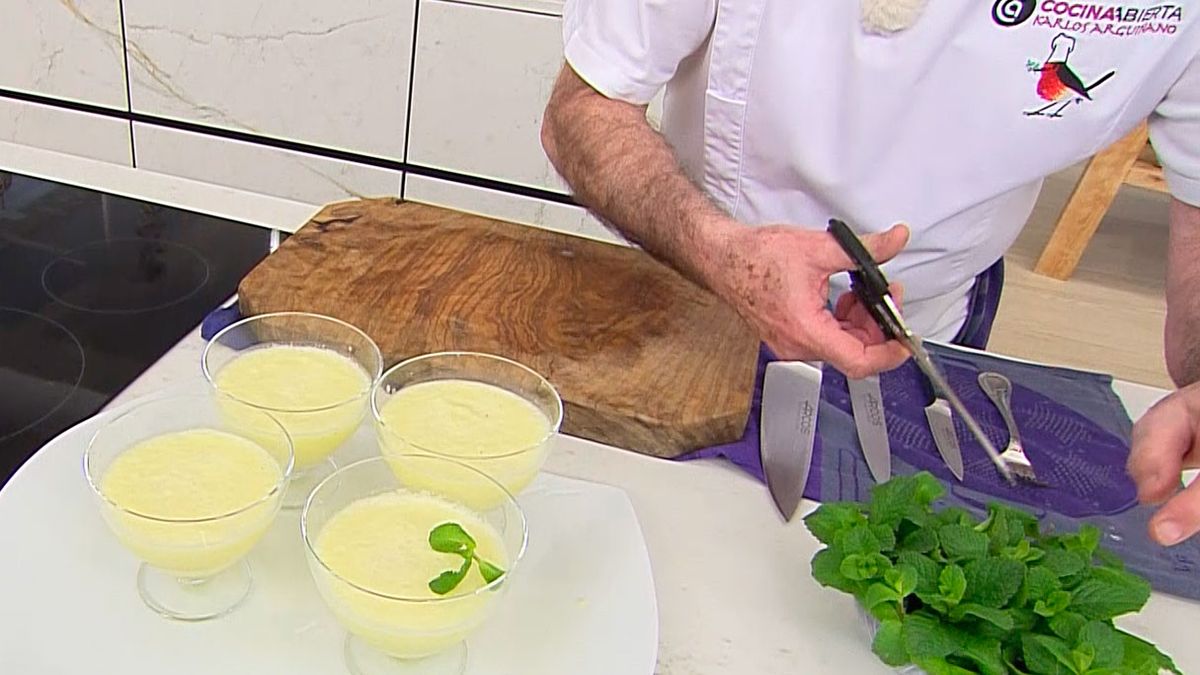 KARL6694 Sorbete de pina colada con leche coco receta karlos arguinano paso4