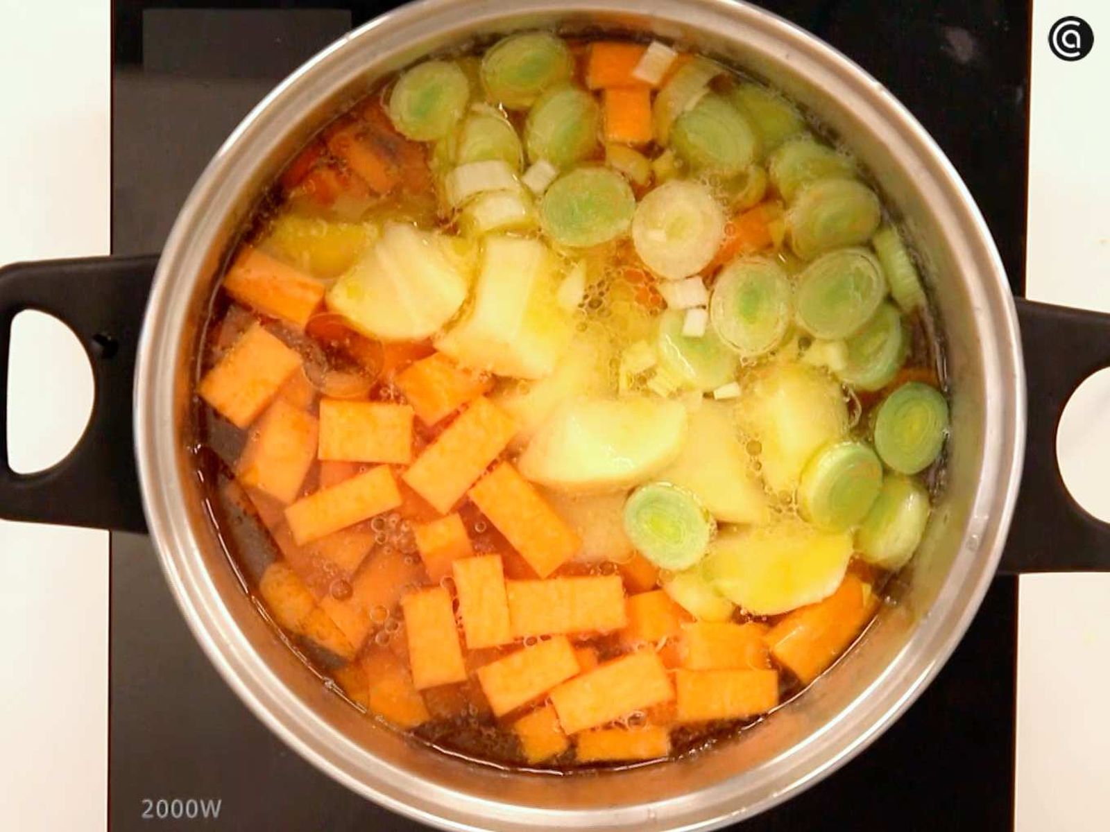 Cocer la calabaza, la zanahoria, el puerro y la patata