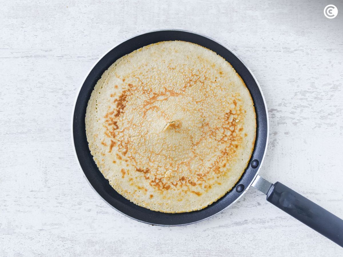 Dorar crepes de avena por ambos lados
