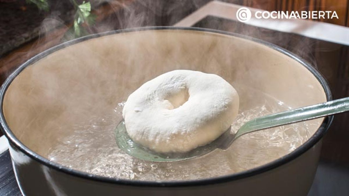 bagels caseros receta original panes forma donuts new york desayuno hervir