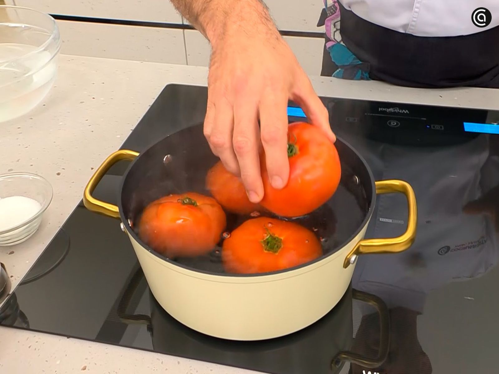 Joseba Arguiñano escalda tomates grandes Joseba Arguiñano escalda tomates grandes