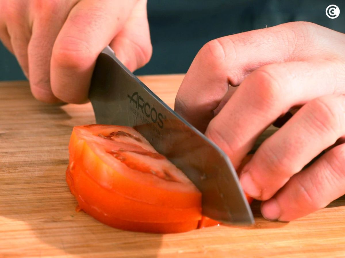 Cortar las verduras para el ratatouille individual