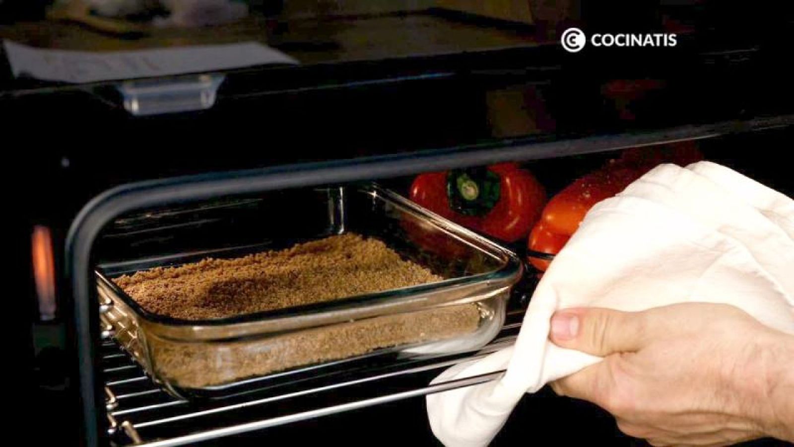 Tuesta la mezcla en el horno precalentado a 180ºC unos 15-20 minutos Tuesta la mezcla en el horno precalentado a 180ºC unos 15-20 minutos