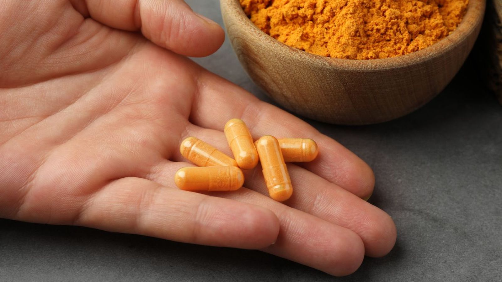 Suplementos de cúrcuma en pastillas