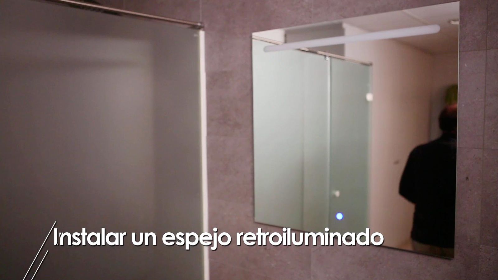 Colocar un espejo retroiluminado en el baño paso 8 Colocar un espejo retroiluminado en el baño paso 8