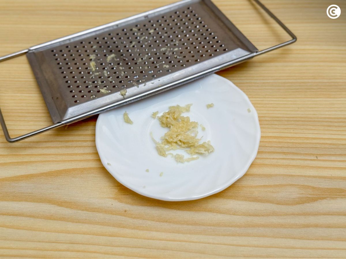 Ajo rallado para el pan de la bruschetta
