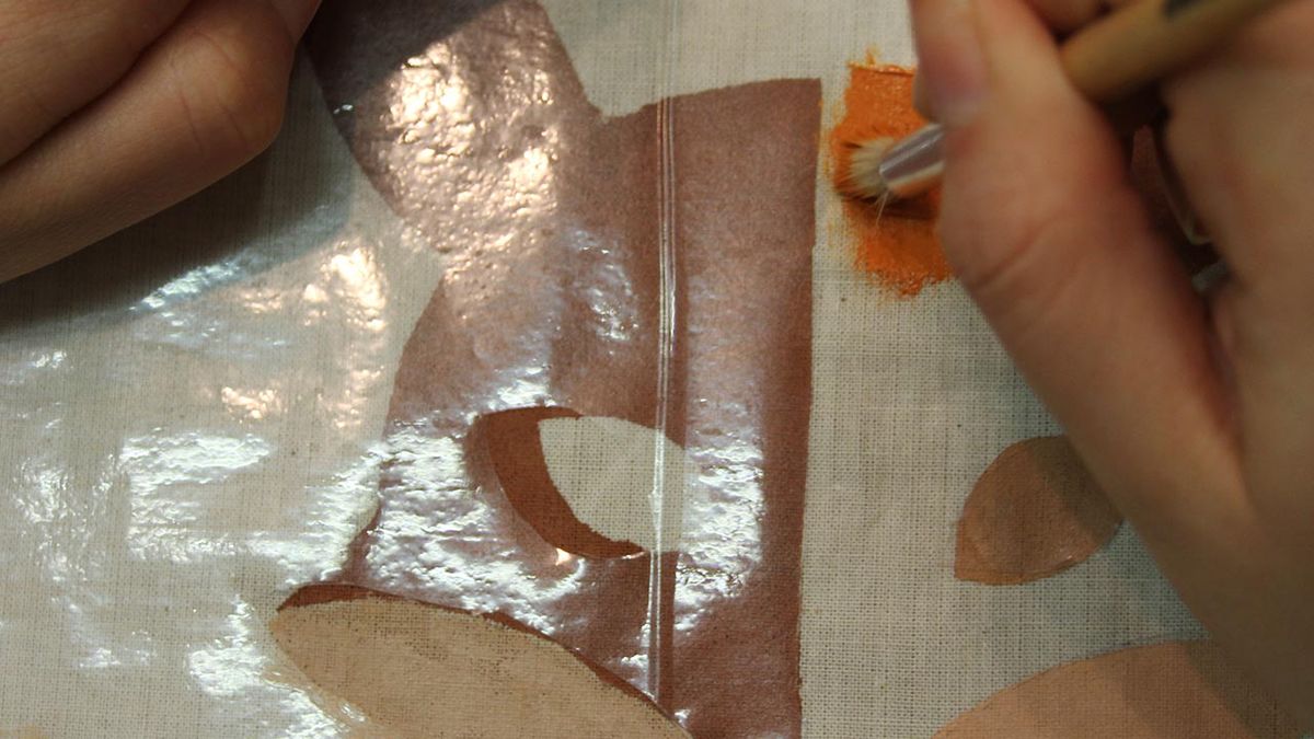 Pintar una mochila de tela paso 6