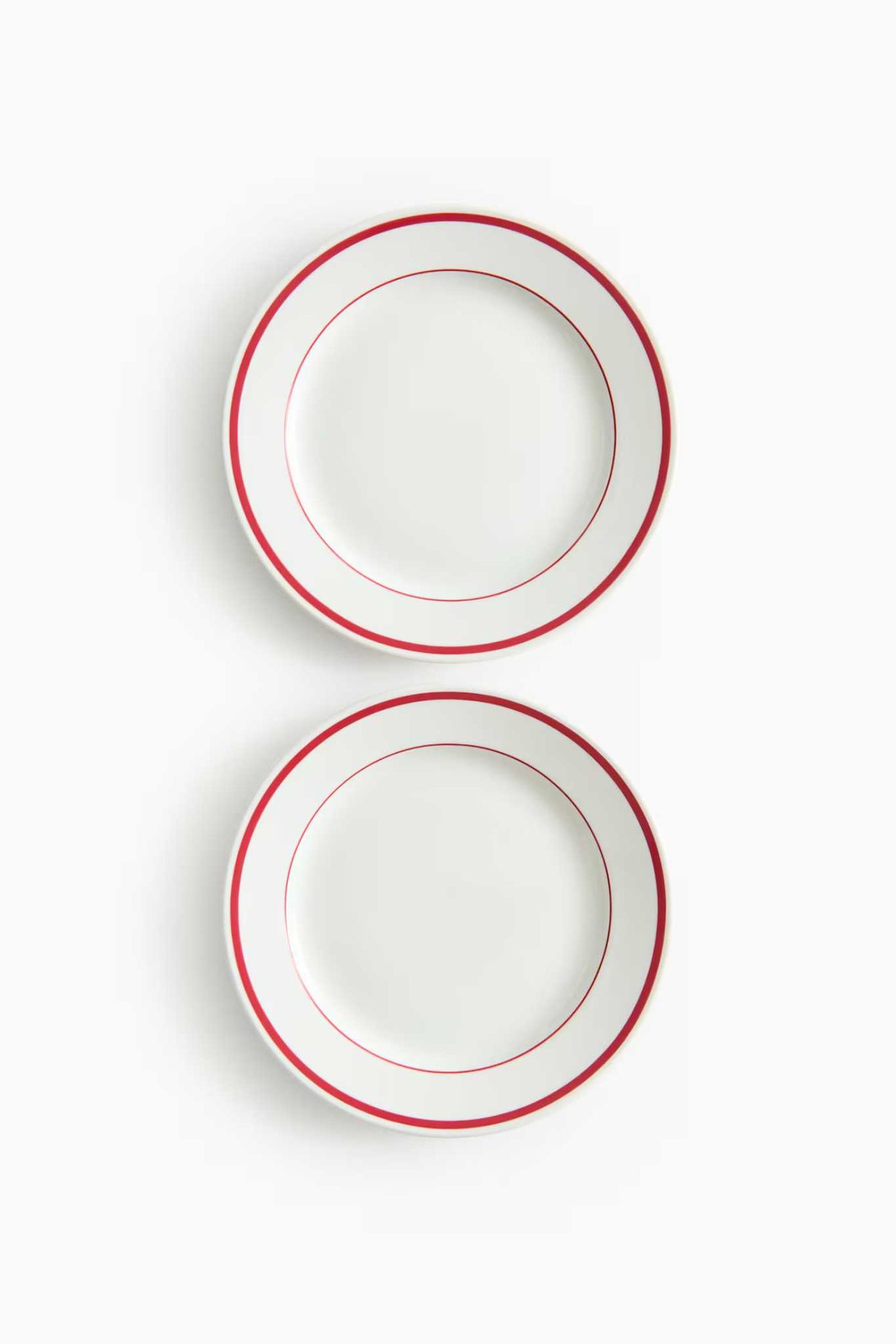 Pack de 2 platos medianos de porcelana. Pack de 2 platos medianos de porcelana.