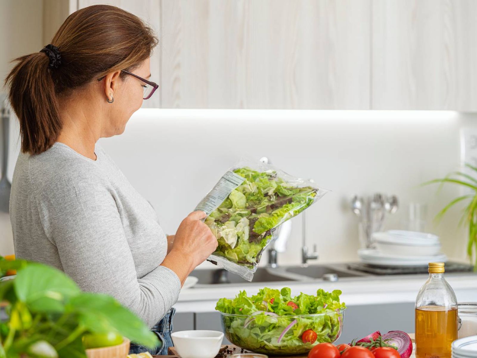 Las ensaladas envasadas pueden contener residuos de pesticidas, es importante lavar adecuadamente. Las ensaladas envasadas pueden contener residuos de pesticidas, es importante lavar adecuadamente.
