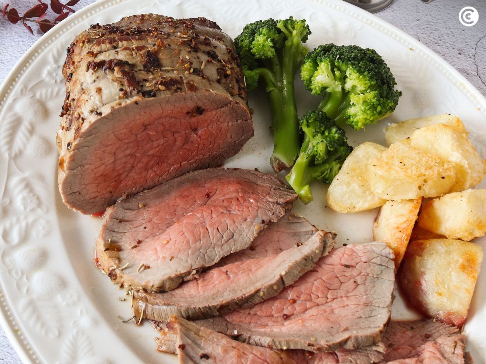 Roast beef con patatas y verduras