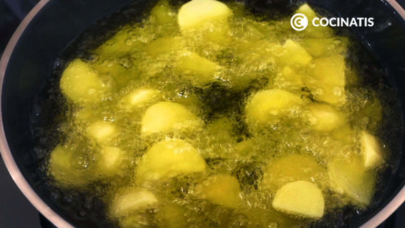 receta huevos rotos con gulas paso 1 receta huevos rotos con gulas paso 1