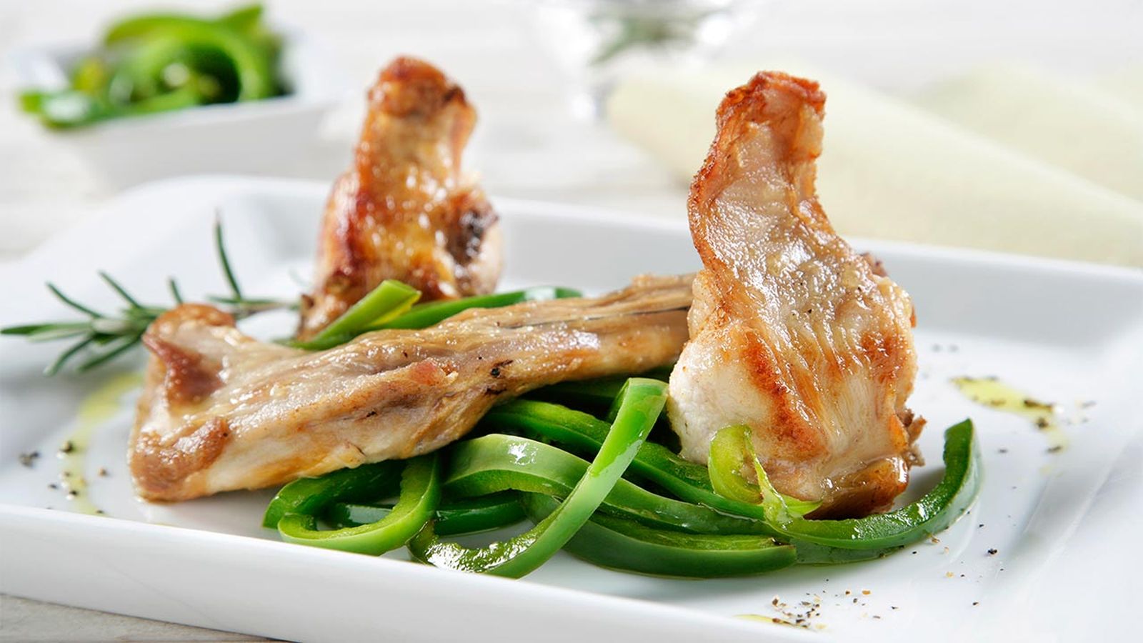 5 cosas que no sabías de la carne de conejo  Carne de conejo con pimientos verdes