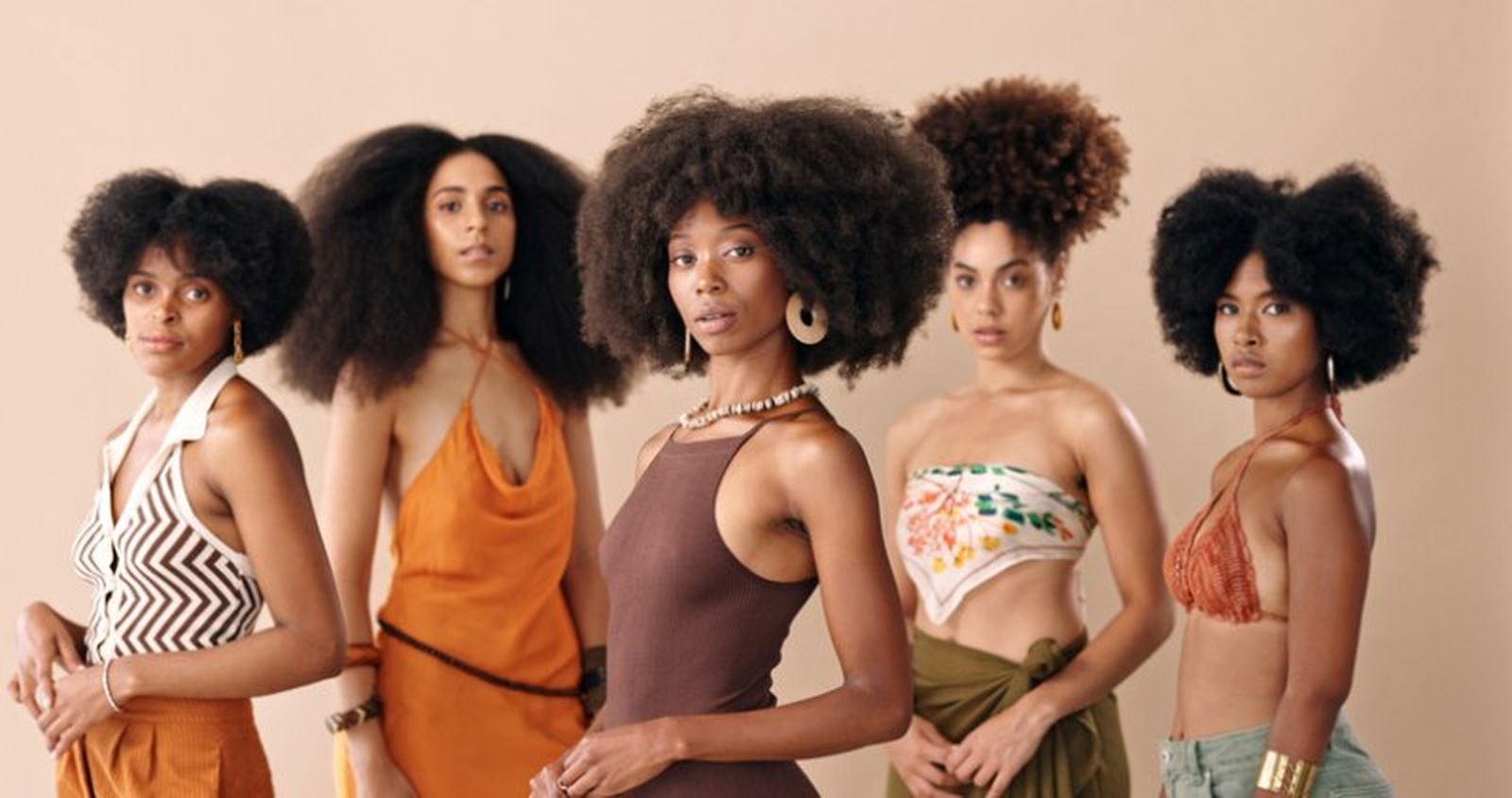 Diferentes opciones de peinado afro para mujer Diferentes opciones de peinado afro para mujer