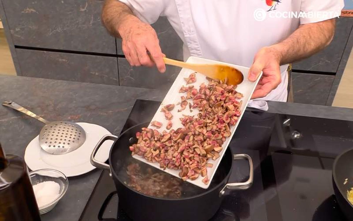 Vuelve a colocarlos en la cazuela y hiérvelos