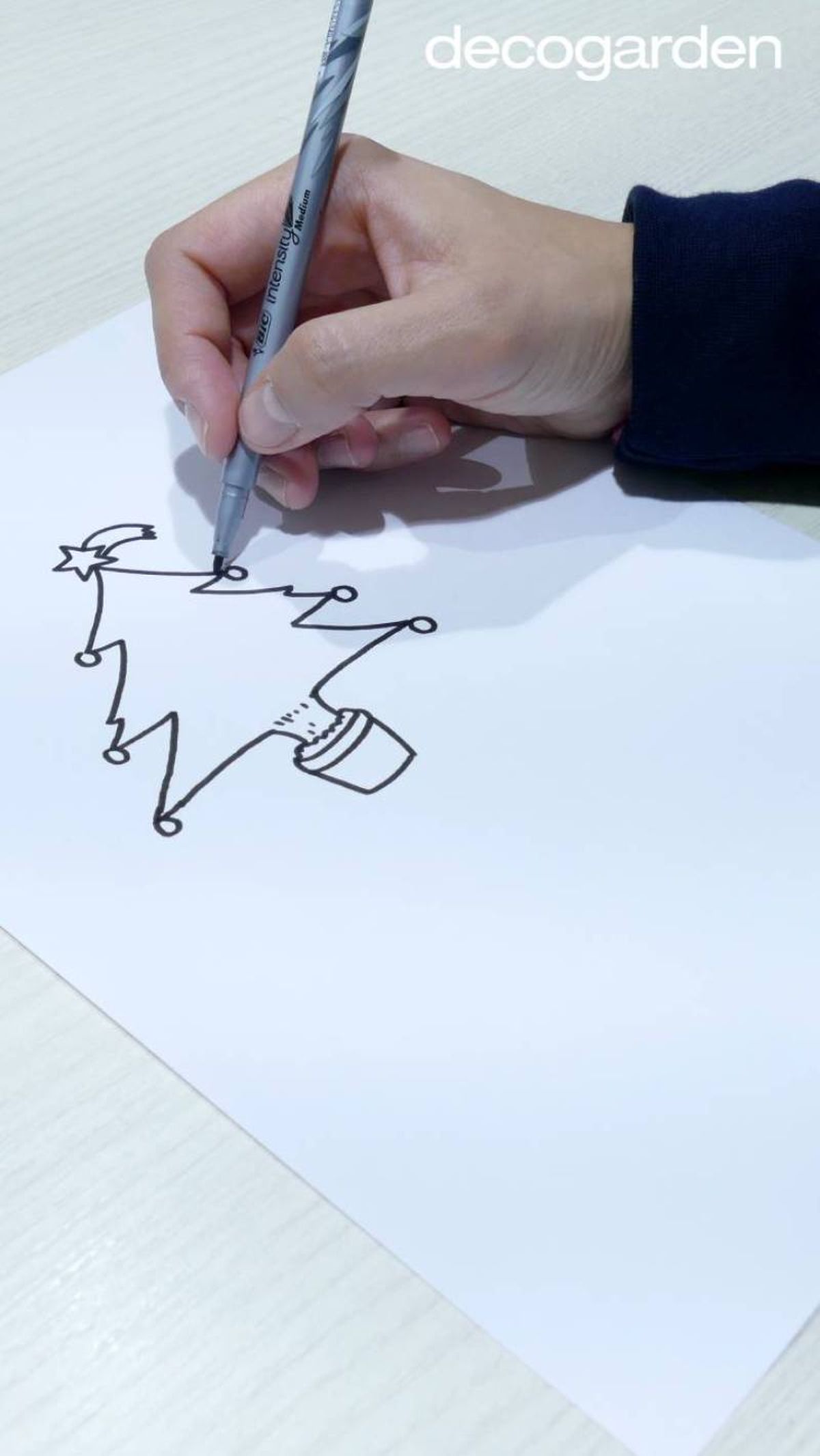 Dibujar un árbol de Navidad.