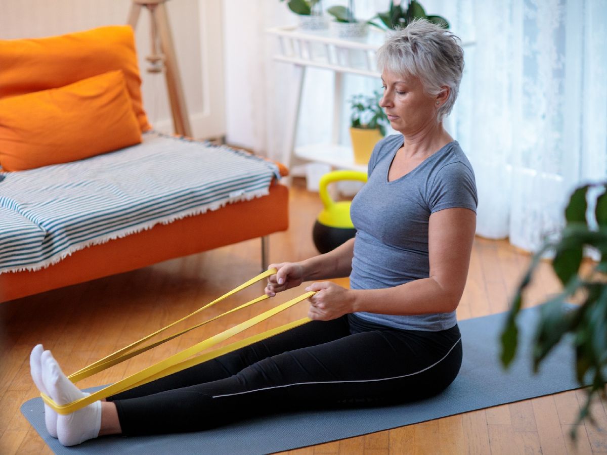 Ejercicios de remo con banda elástica