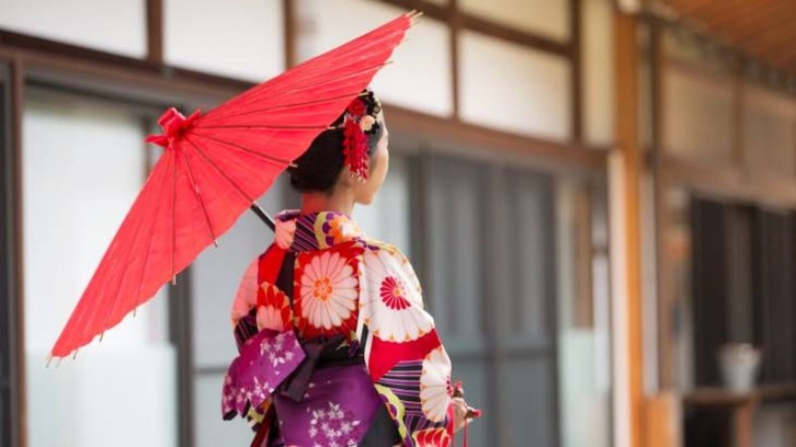Cuida los complementos para darle un acabado más auténtico a tu disfraz de geisha Cuida los complementos para darle un acabado más auténtico a tu disfraz de geisha