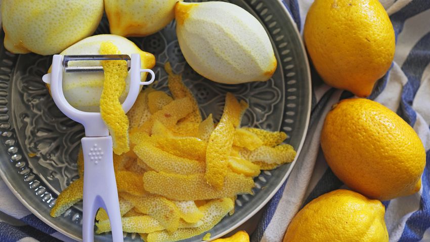 Las cáscaras de limón y naranja serán tus aliadas para la limpieza