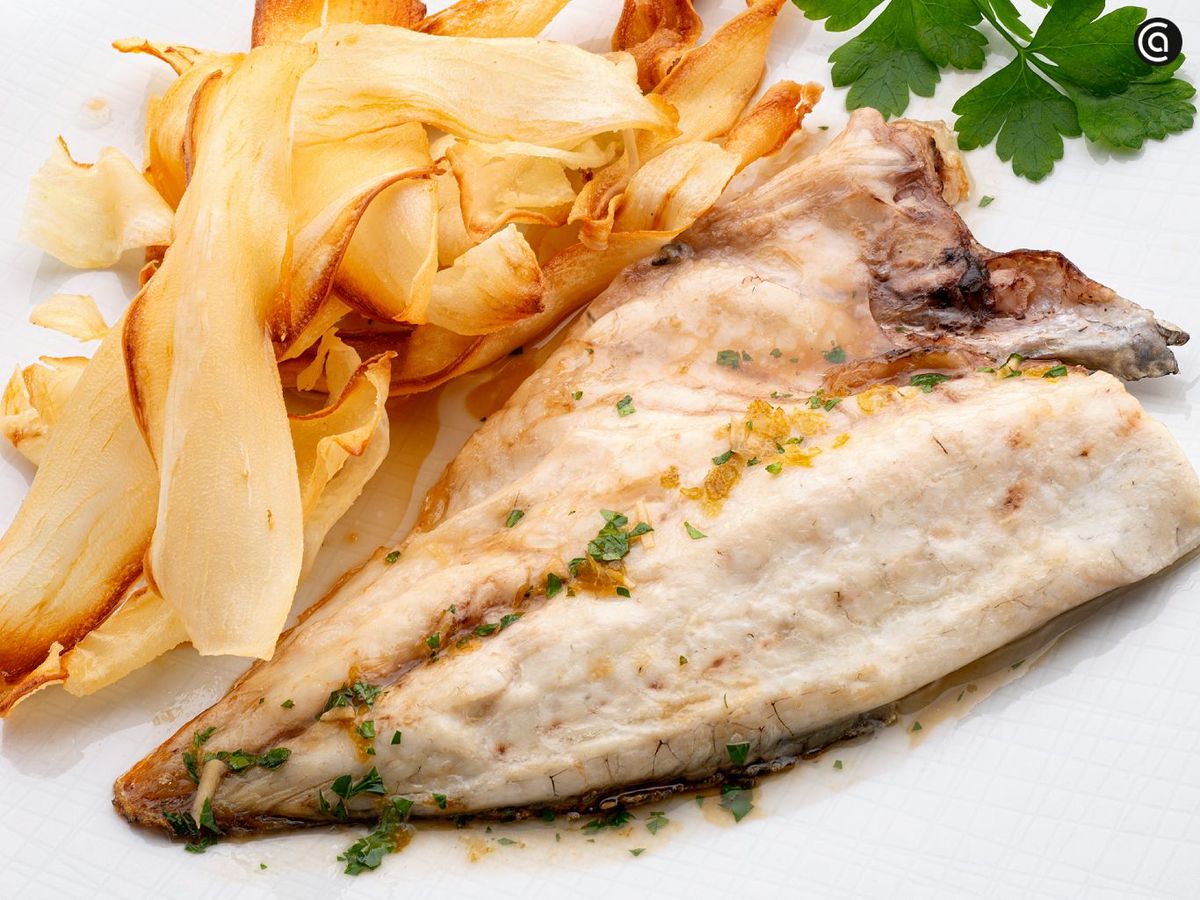 Dorada a la lima con chips de yuca de Karlos Arguiñano