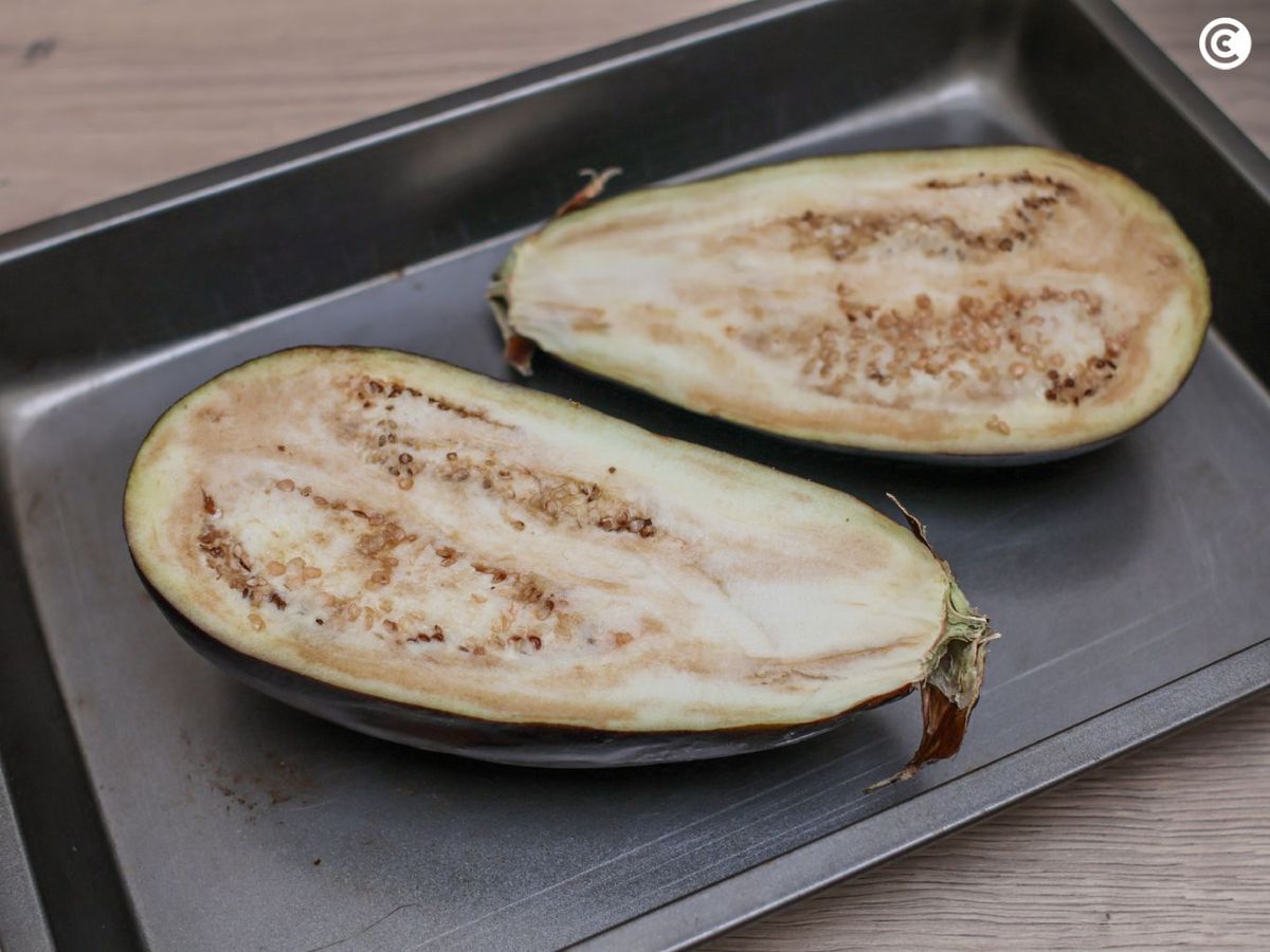 Asar la berenjena para hacer hummus