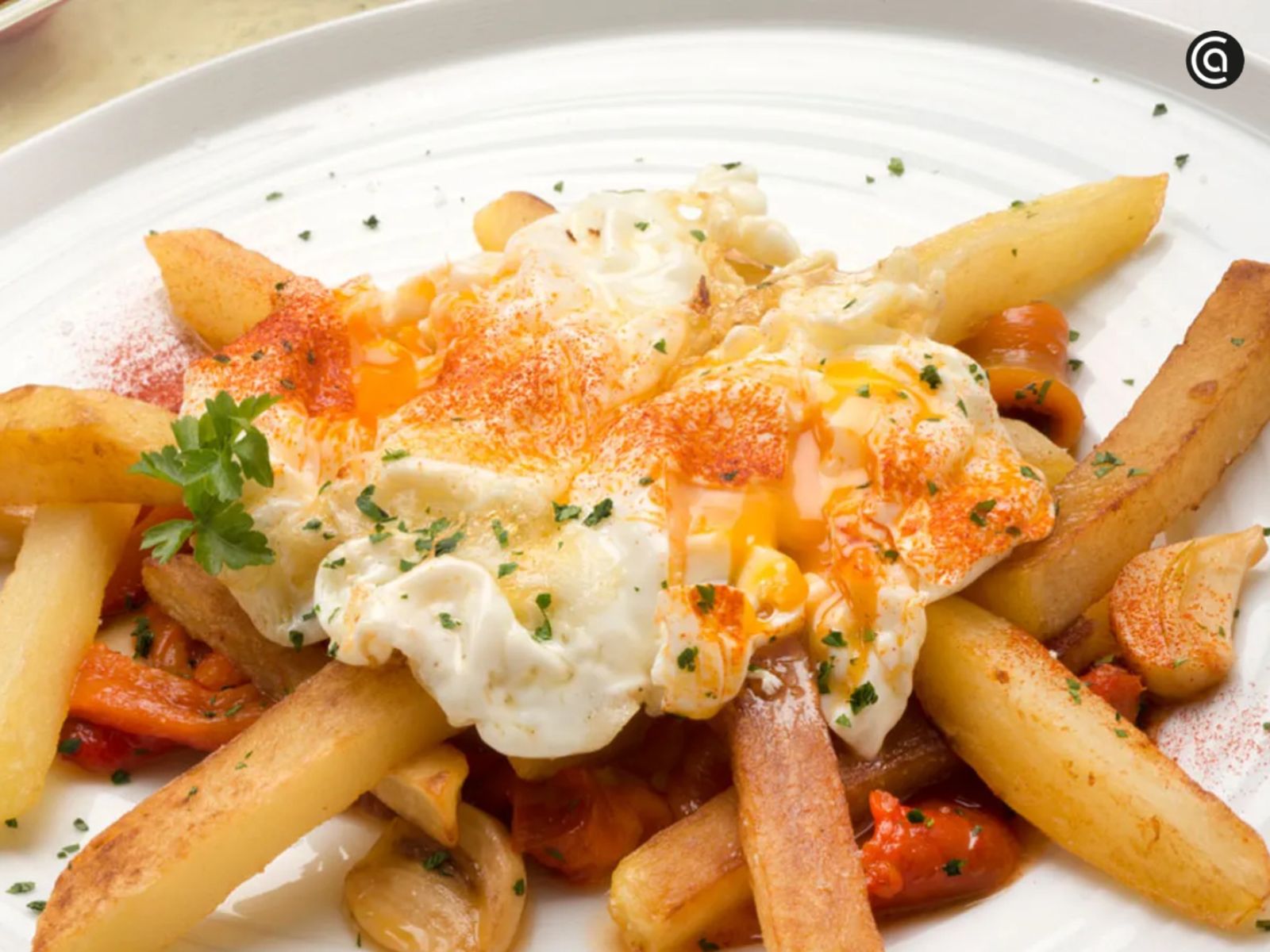 Versión con pimientos confitados, una muestra de las variaciones que admite este plato.