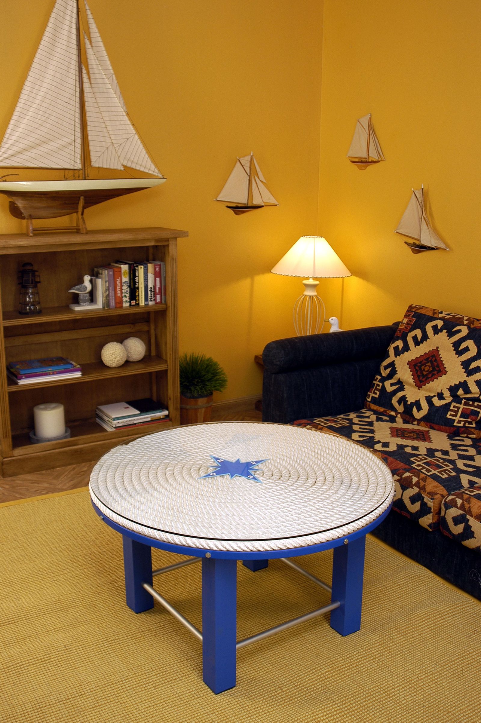 Mesa de salon con elementos nauticos Mesa de salon con elementos nauticos