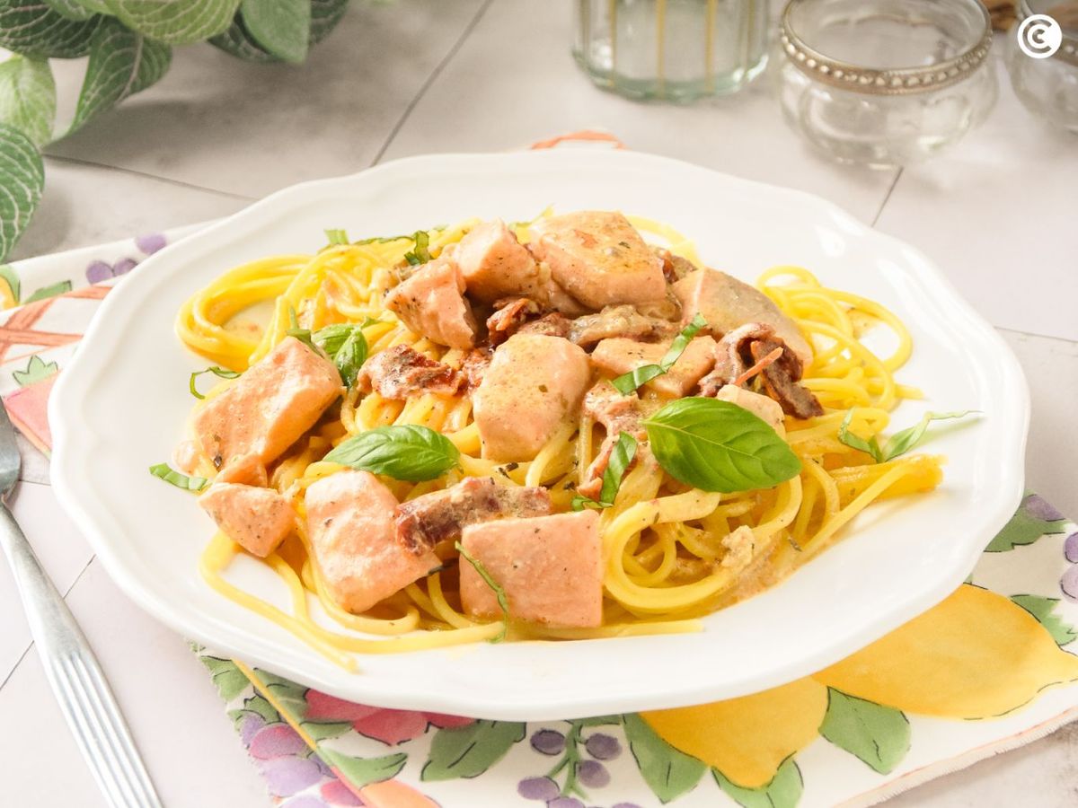 Espaguetis con salmón y nata
