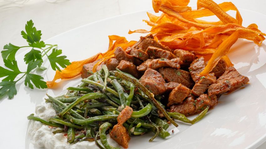 Judías verdes salteadas con solomillo marinado, receta de Joseba Arguiñano