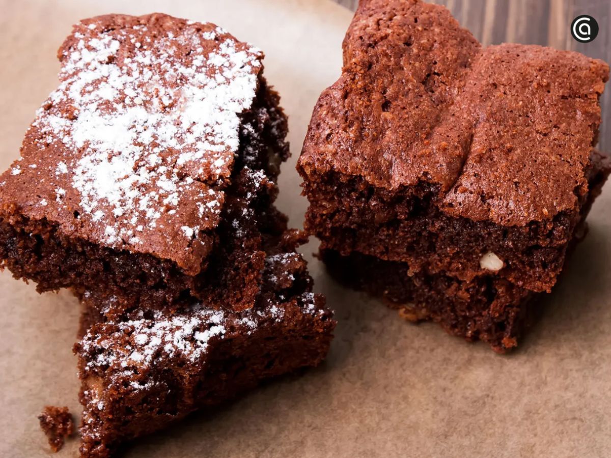 Un brownie casero donde el buen chocolate marca toda la diferencia.