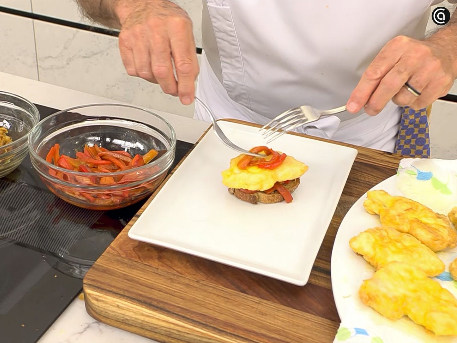 Añade el pimiento para el segundo montadito Montaditos de merluza - paso 4-2