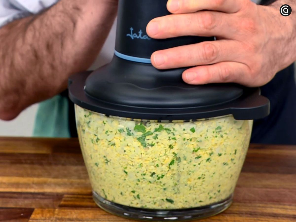Prepara la masa del falafel para acompañar la crema de setas