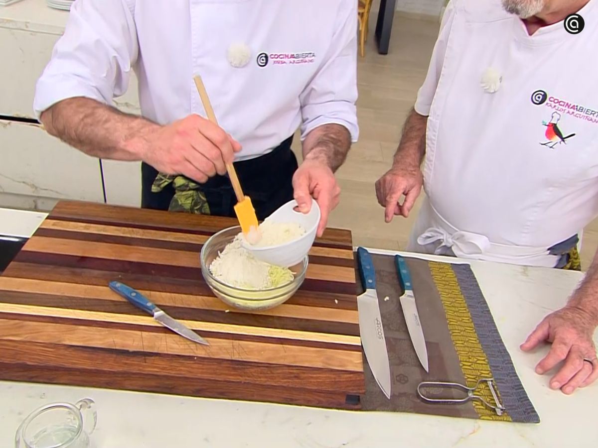 Prepara la mezcla para hacer las patatas