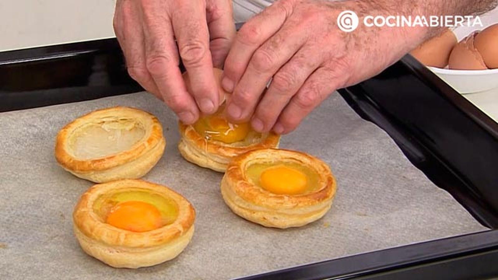 huevos en hojaldre con crema volvoanes rellenos al horno receta karlos arguinano karl67890321 paso3 huevos en hojaldre con crema volvoanes rellenos al horno receta karlos arguinano karl67890321 paso3