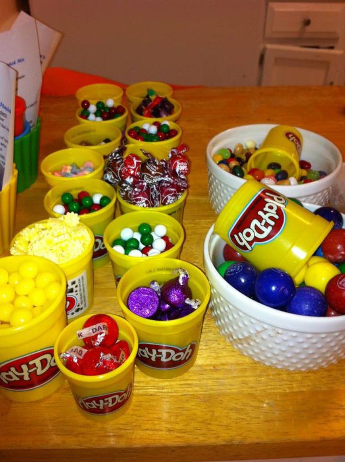 poner caramelos y chuches play doh pinterest play doh