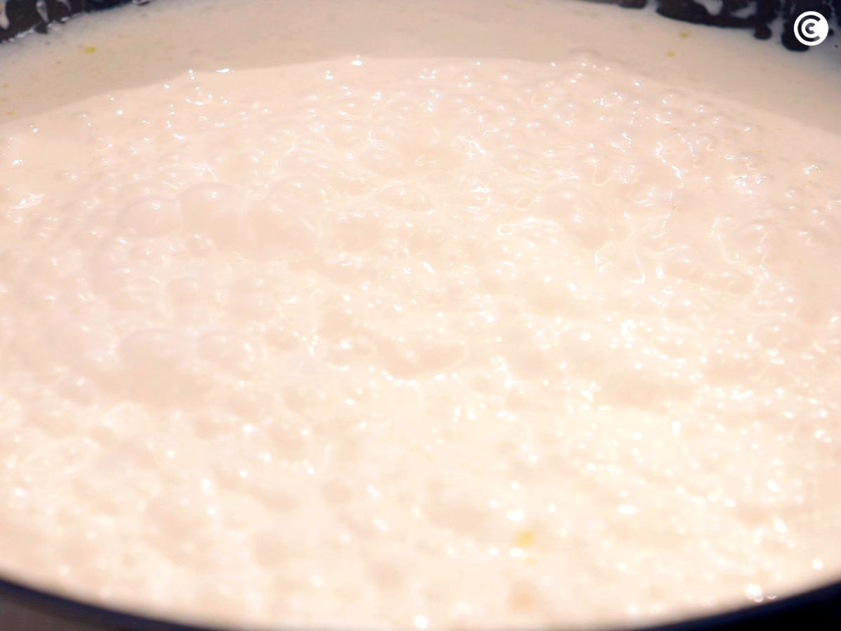 Cocina lentamente la salsa Alfredo