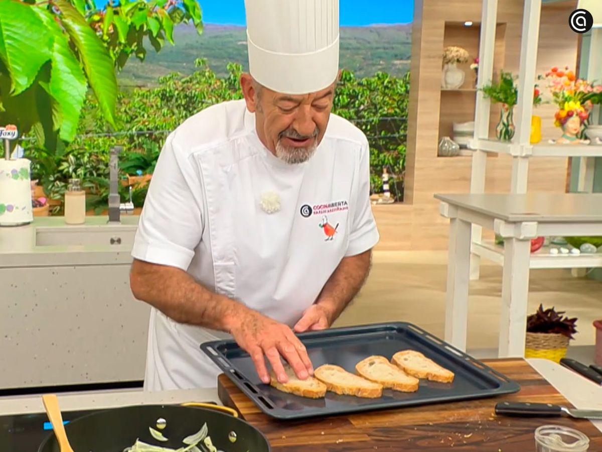 Tuesta el pan en el horno hasta que esté dorado