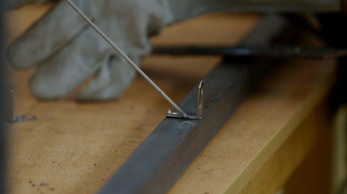 Hacer una mesa alta con estructura soldada paso 12