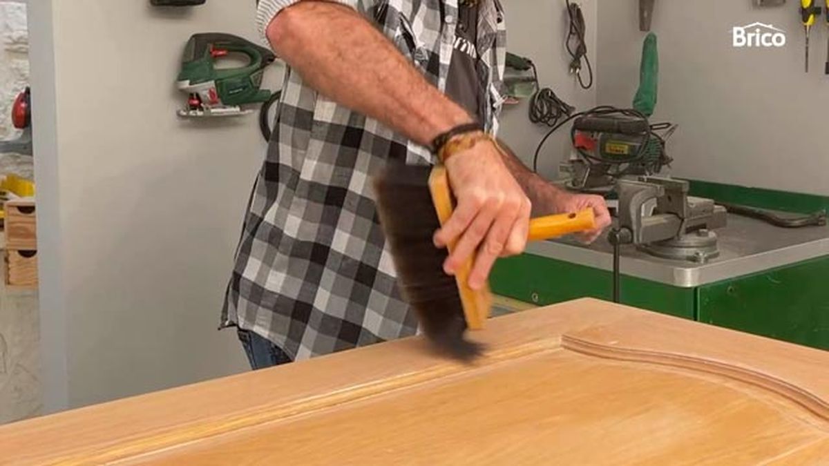 Como pintar una puerta de madera con pistola paso 3 2