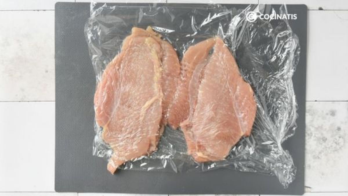 Aplastamos las pechugas de pollo