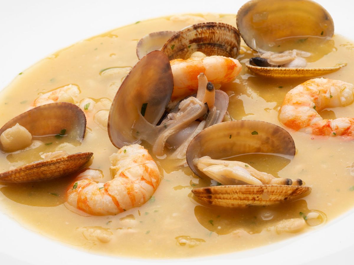 Receta de alubias verdinas con langostinos y almejas de Karlos Arguiñano
