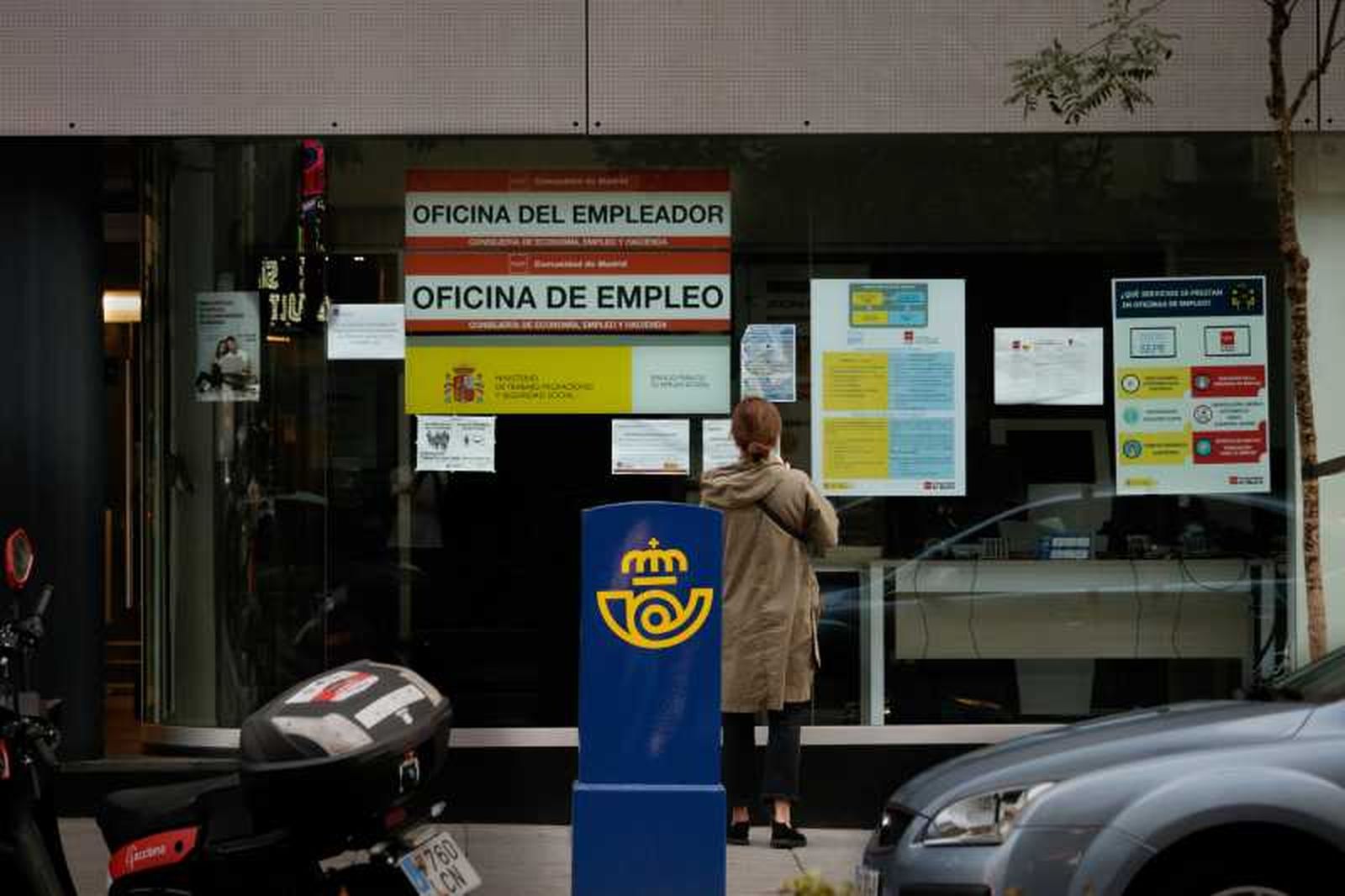 Un trabajador despedido dispone de 15 días hábiles para solicitar el paro en una oficina del SEPE Un trabajador despedido dispone de 15 días hábiles para solicitar el paro en una oficina del SEPE