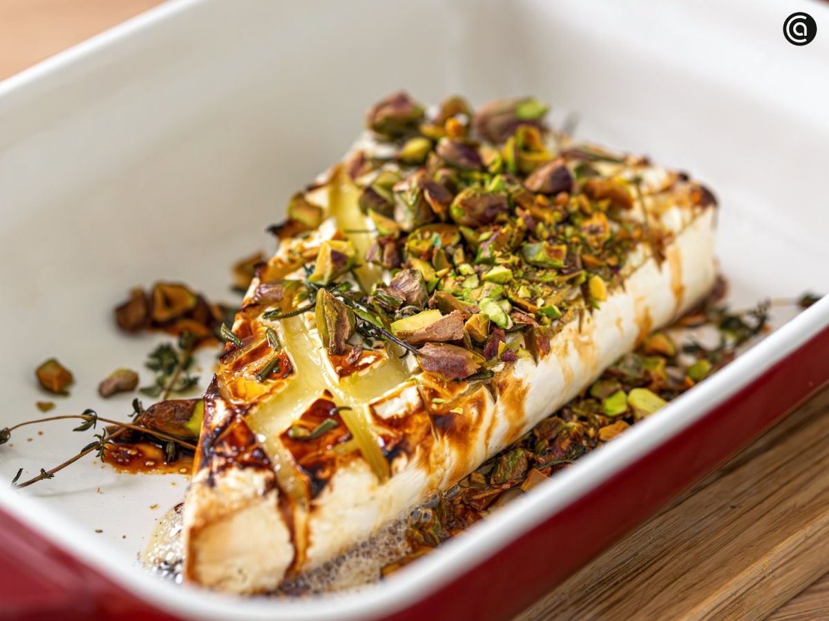 Sirve el queso brie el horno