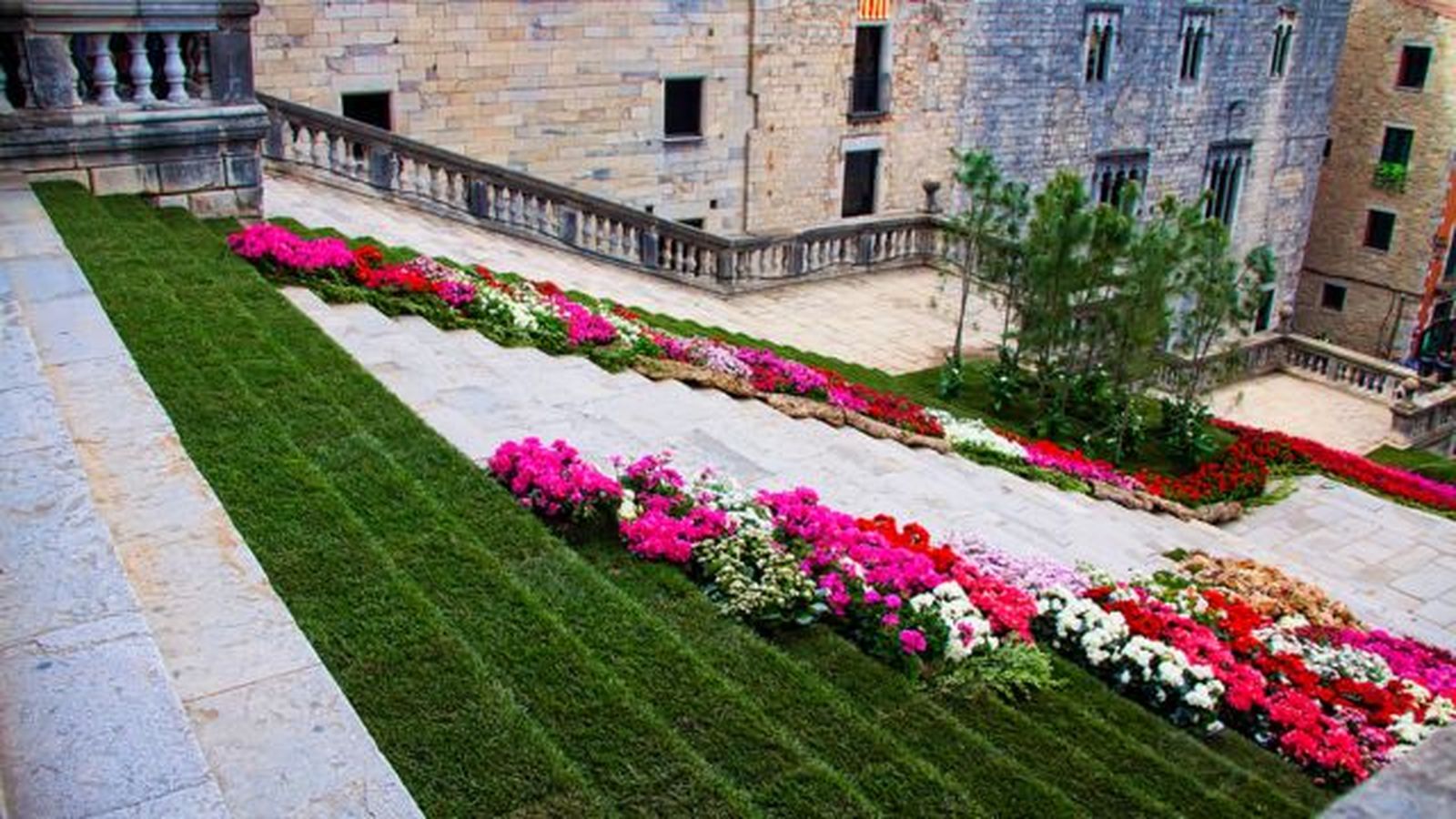Escaleras con flores en Temps de Flors Escaleras con flores en Temps de Flors