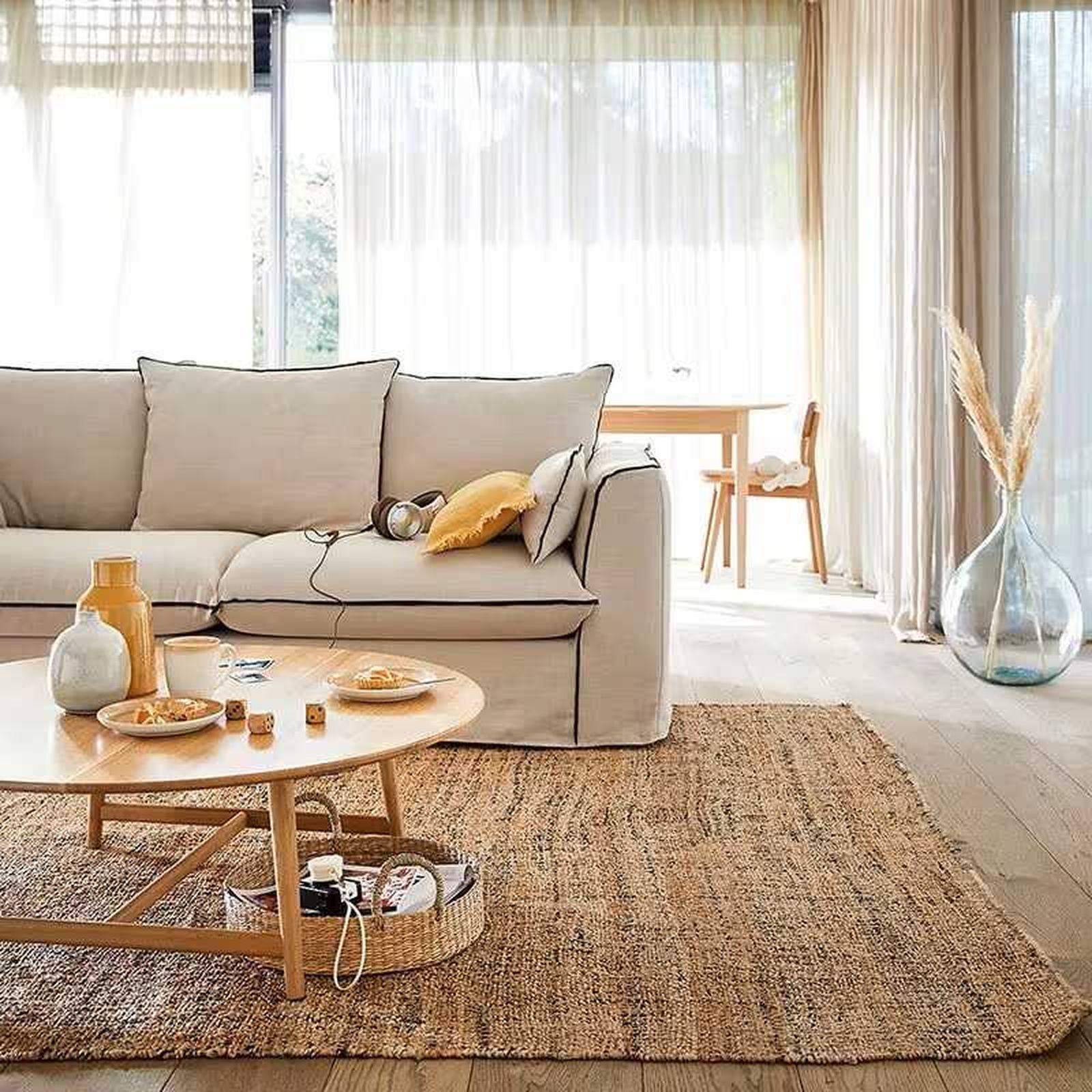 Salón con alfombra de yute, una tendencia atemporal. Salón con alfombra de yute, una tendencia atemporal.